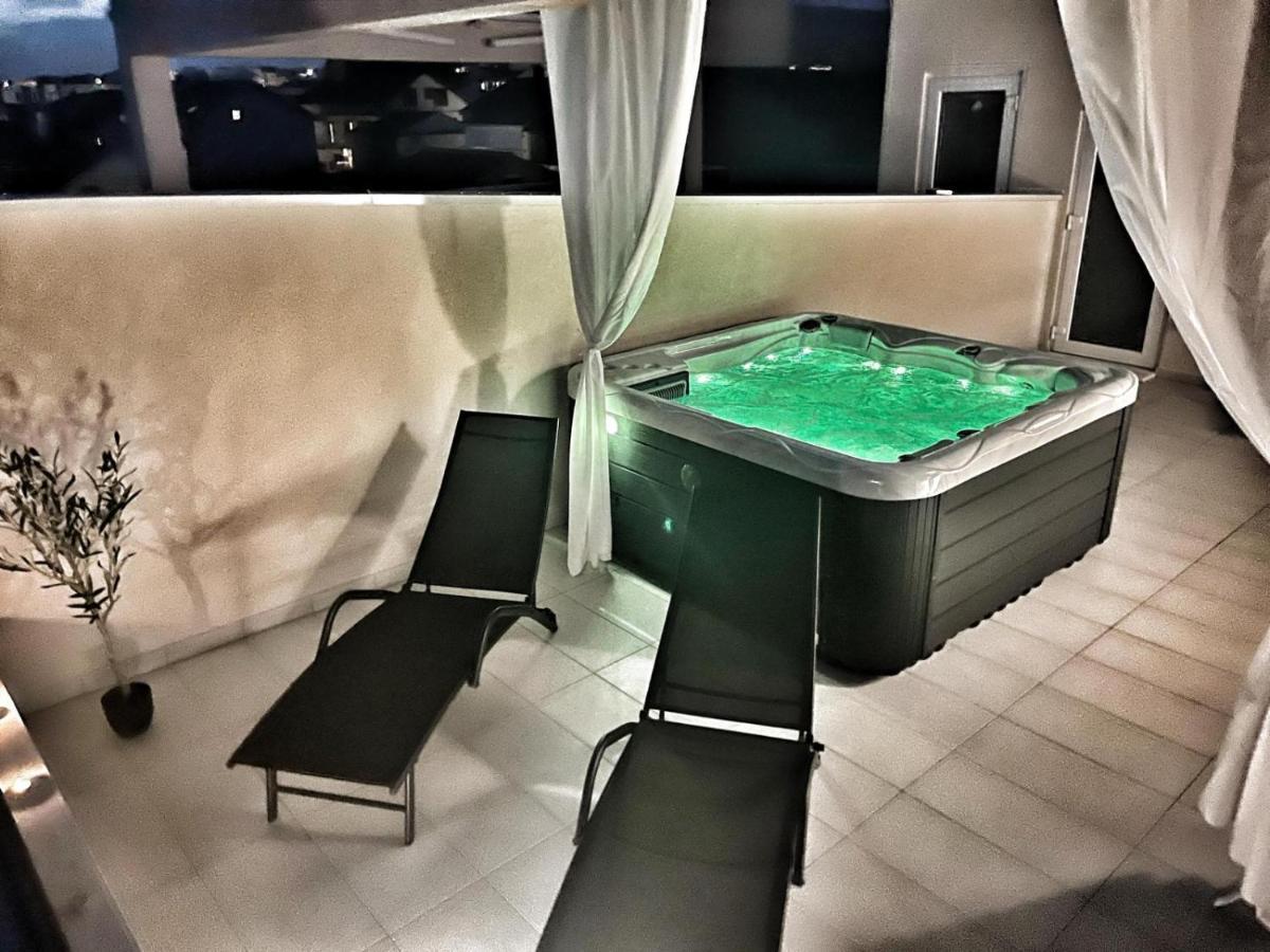 Apartamento Olive Oasis Penthouse With Jacuzzi Zadar Exterior foto