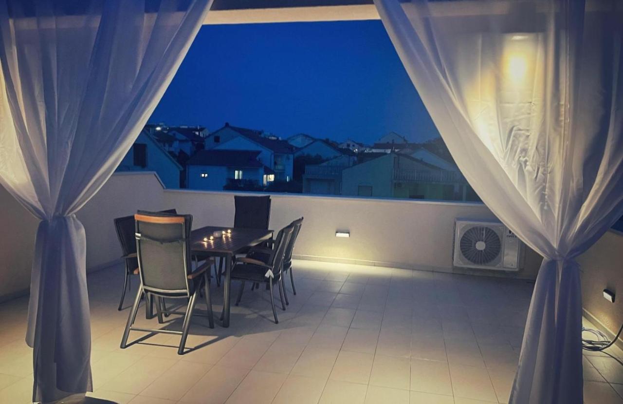 Apartamento Olive Oasis Penthouse With Jacuzzi Zadar Exterior foto