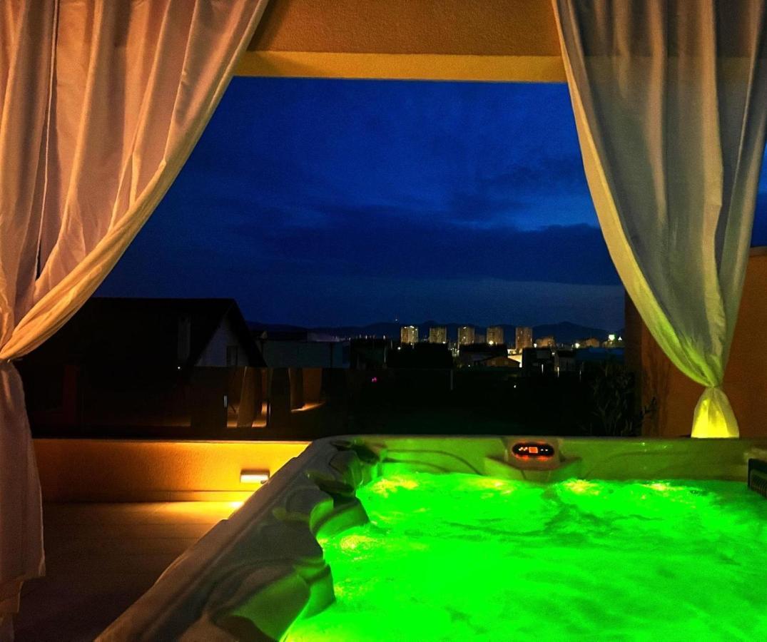Apartamento Olive Oasis Penthouse With Jacuzzi Zadar Exterior foto